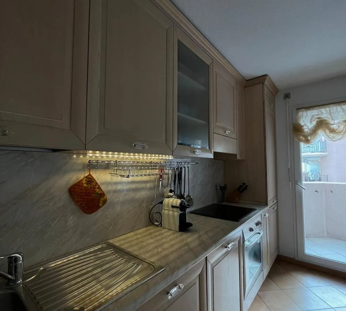 Beautiful Apartment Very Close To The Sea 罗克布吕讷-卡普马丹